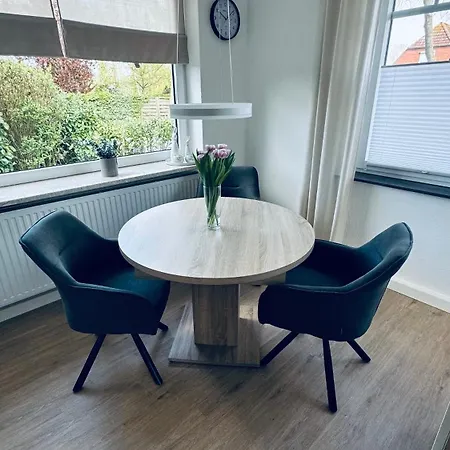 Heel Wat Besuenners Lägenhet Pilsum